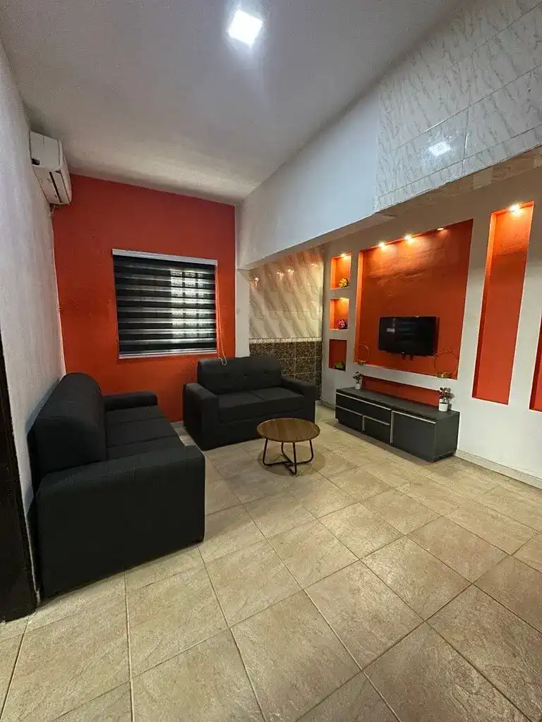 Amivi Plaza