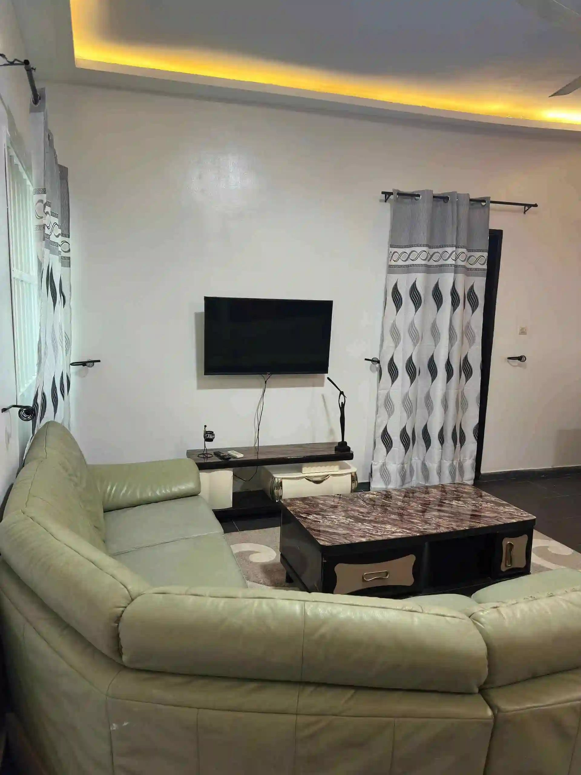 Amivi Plaza